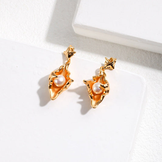 Radiant Seashell Pearl Jewelry Set (Necklace + Earrings)