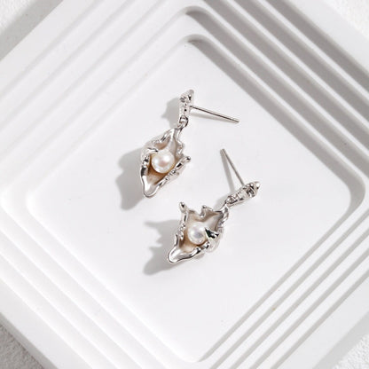 Radiant Seashell Pearl Jewelry Set (Necklace + Earrings)