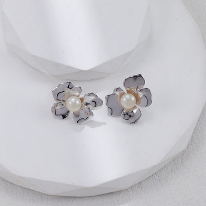 Elegant Gold Pearl Pendant Earrings